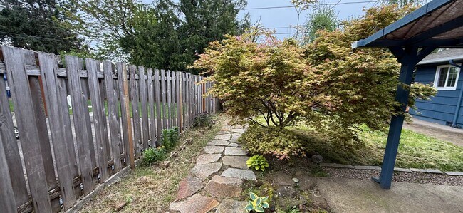 Building Photo - Well-cared-for home with strong curb appeal and quality updates in Southeast Portland.