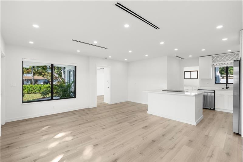 Building Photo - 455 SW 14th Ct