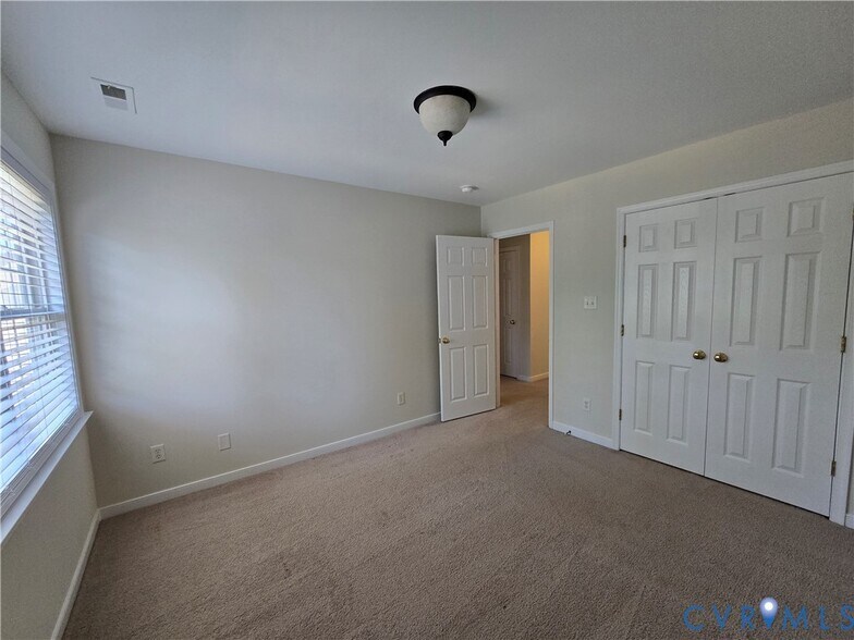 Building Photo - 9521 Pine Trails Ct