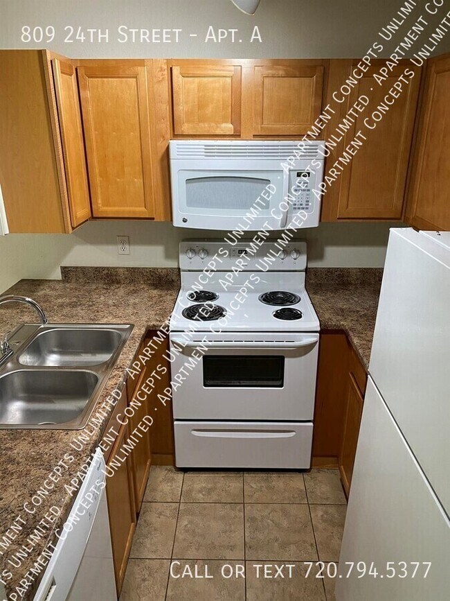 Building Photo - 809 24th St