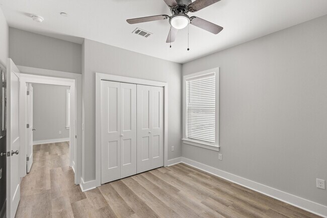 Building Photo - 305 Okaloosa Ave