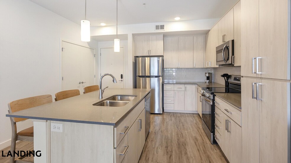 Building Photo - 1760 S Crismon Rd