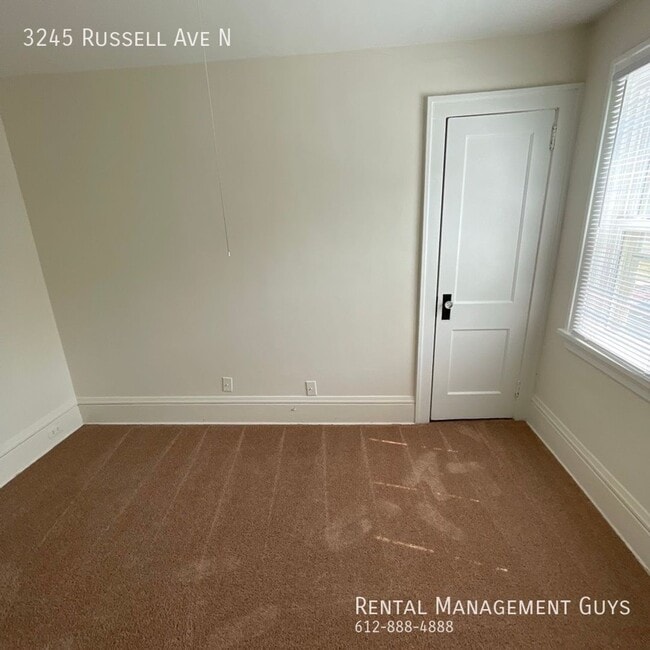 Building Photo - Charming 2 Bed/1 Bath + Den for Rent!