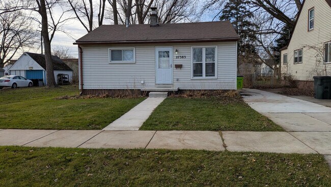 Primary Photo - 27383 Brettonwoods St