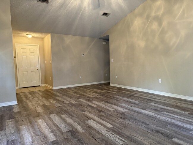 Building Photo - 192 Mary Ln