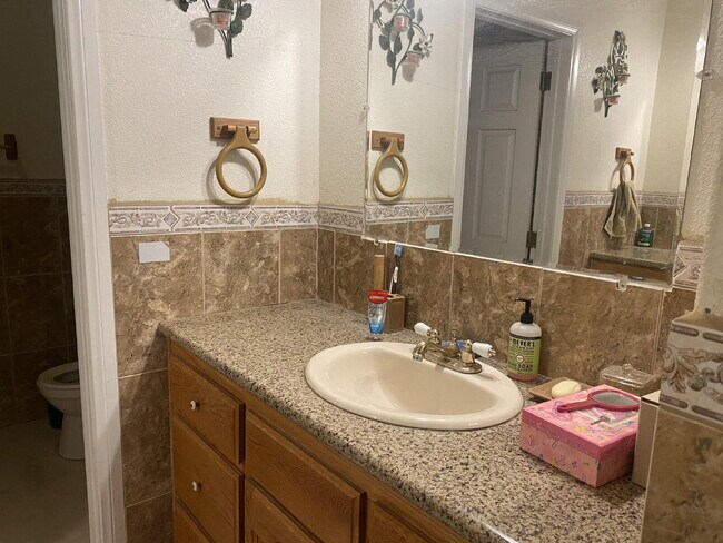 Building Photo - "Modern 5-Bedroom Sanctuary with 3 Baths and 4,353 Sq Ft of Comfort in San Bernardino!"