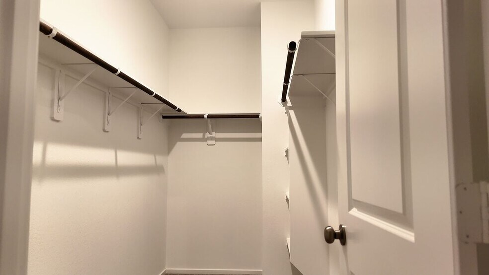 Building Photo - 15932 Blass Vly Dr