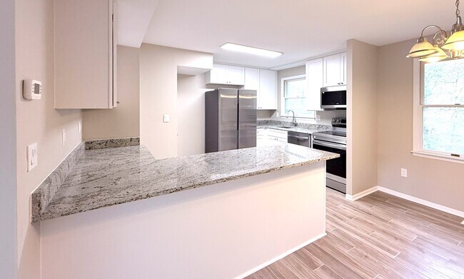 Building Photo - 9242 Woodcreek Ct