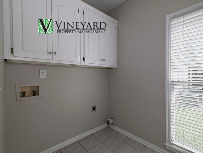 Building Photo - 255 Henson Way