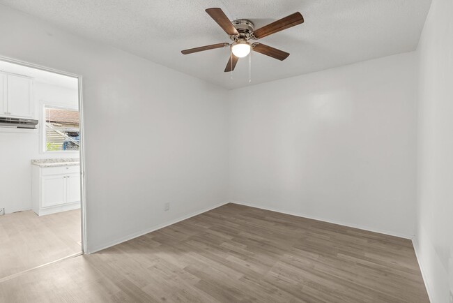 Building Photo - Stylish & Newly Renovated 4 Bedroom 2 Bath...