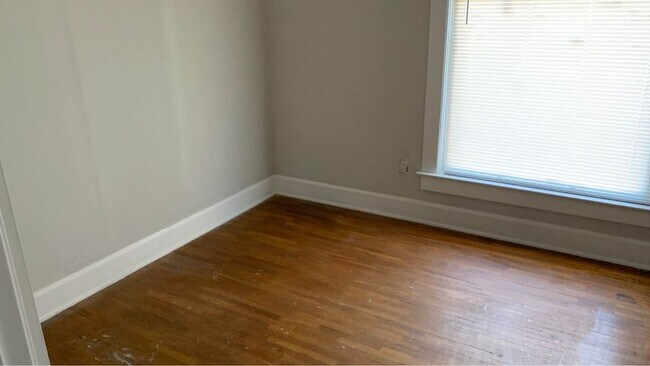 Building Photo - 313 E Newkirk St