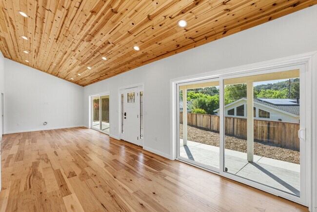 Building Photo - 3196 Rohrer Dr