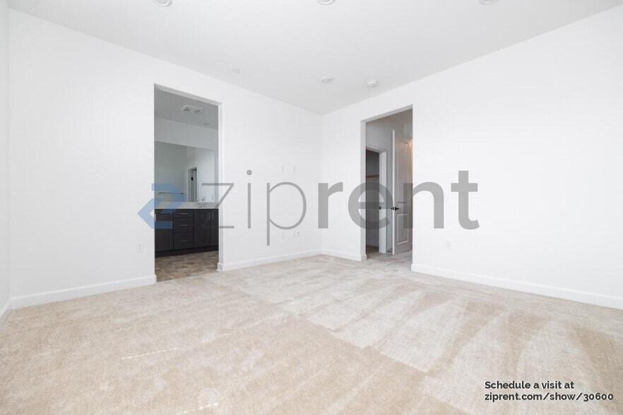 Building Photo - Unit 5