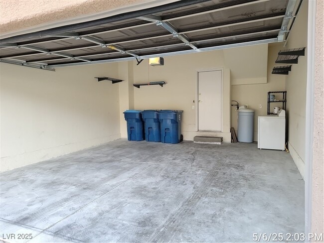 Building Photo - 10613 Petricola St