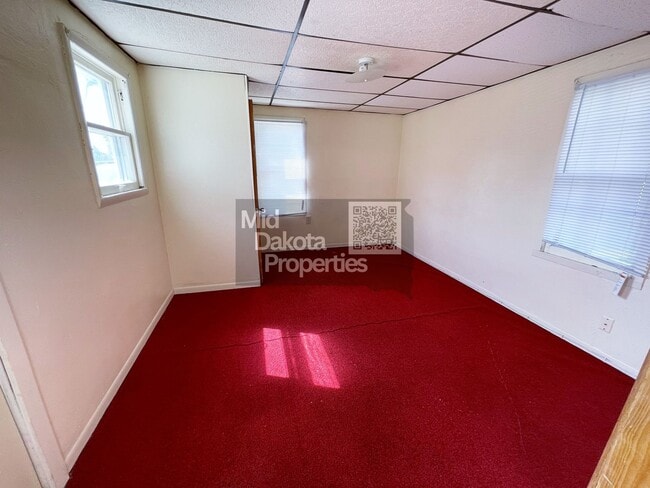 Building Photo - 509 E 1st- 3 bedroom single story house