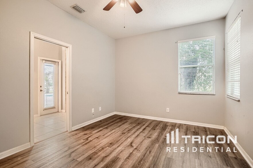 Building Photo - 929 Cavan Dr