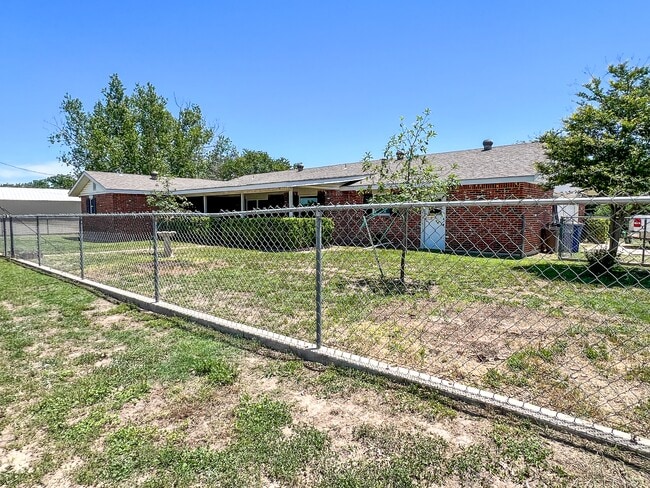 Building Photo - 986 Lone Star Dr