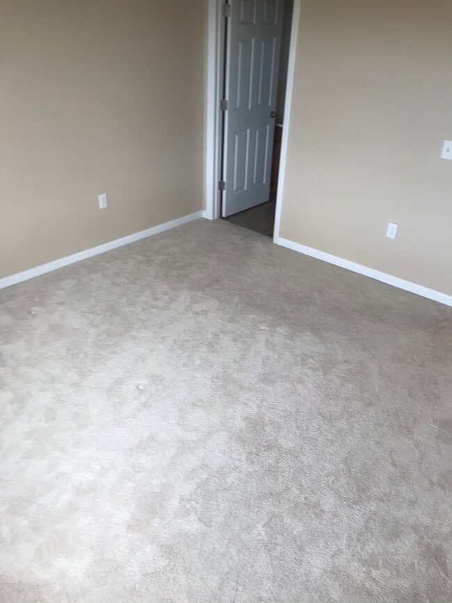 Building Photo - 202 Suncrest Ter