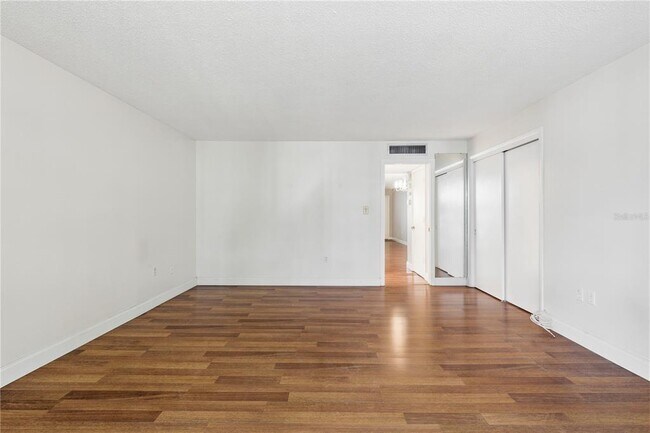 Building Photo - 2630 Pearce Dr