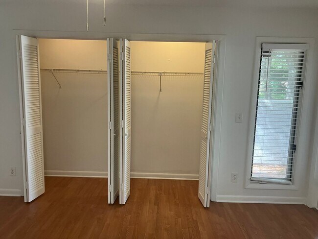 Building Photo - 1 BR / 1.5 BA at Saint Andrews Commons (Pa...