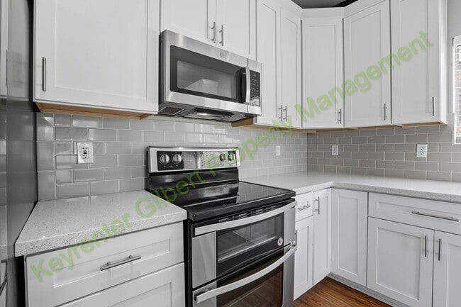 Building Photo - 5 bed / 2.5 bath Home in the San Tan Heigh...