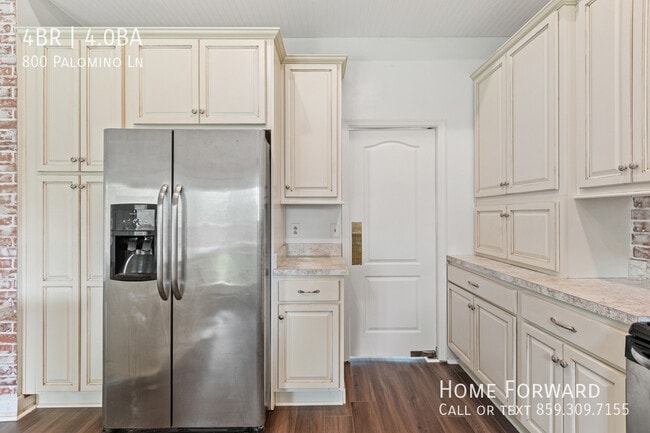 Building Photo - 800 Palomino Ln