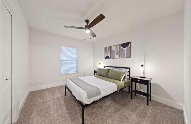 Building Photo - Stunning Home with Spacious Layout & Modern Upgrades