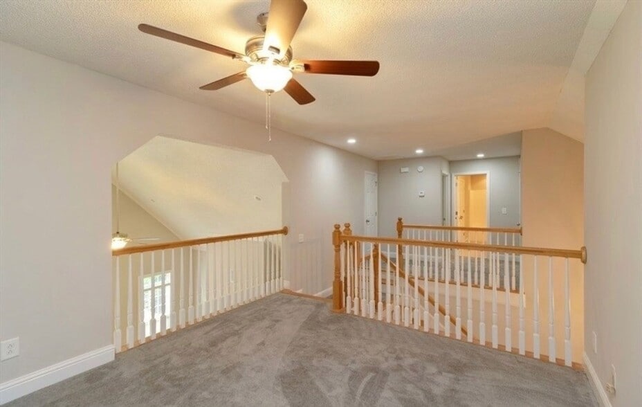 Building Photo - 224 High Ridge Ct