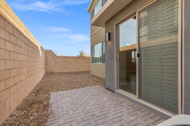 Building Photo - Beautiful and Highly Upgraded Townhome!