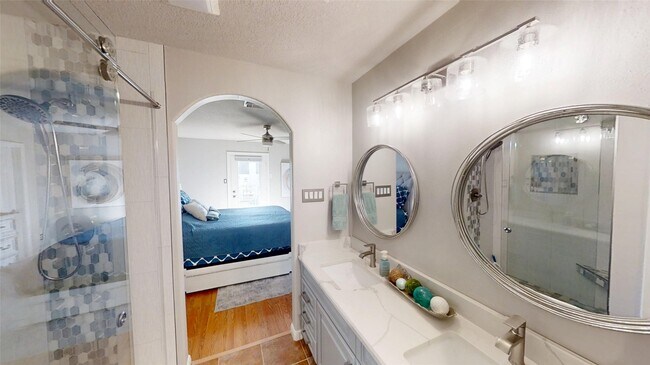 Building Photo - 13202 Gulf Beach Dr