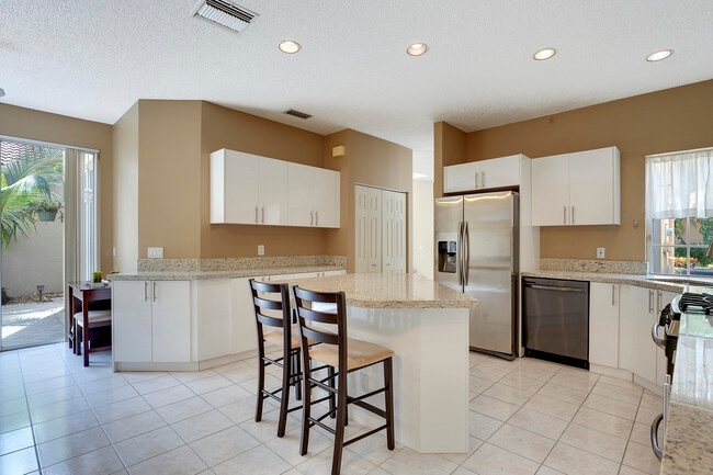 Building Photo - 27 Via Del Corso