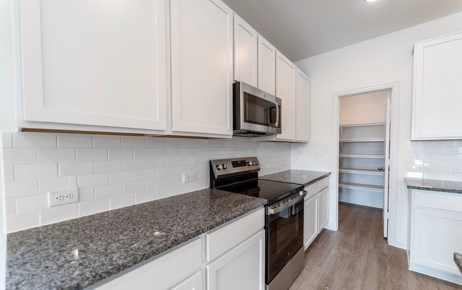 Building Photo - 11130 Hollinger Cir