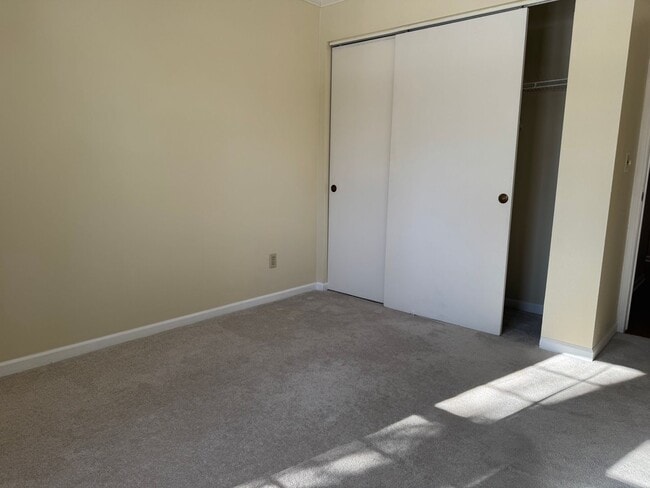 Building Photo - 921 Harbor House Dr