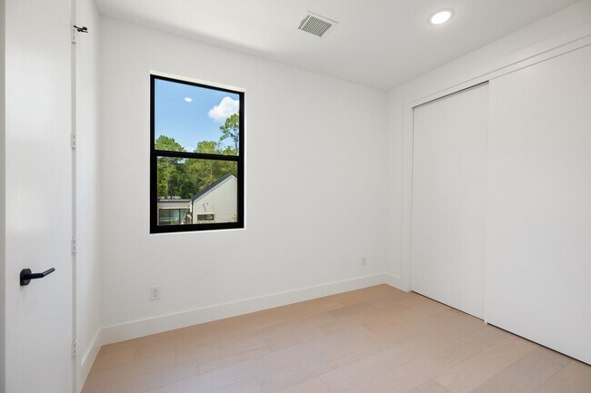 Building Photo - 1420 Primrose St