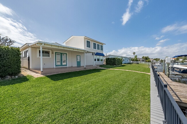 Building Photo - Gorgeous deep water canal front home