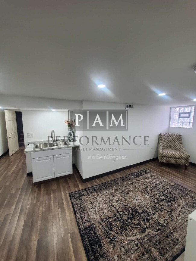 Building Photo - 2829 S Howell Ave