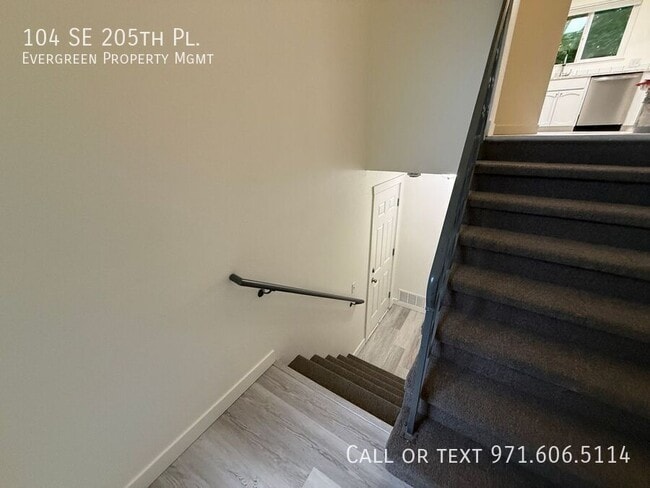 Building Photo - 104 SE 205th Pl