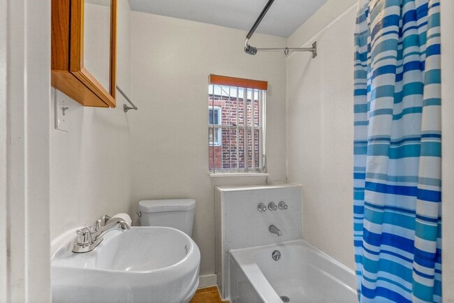 Building Photo - 513 Morris St