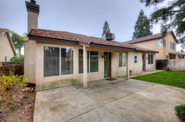 Building Photo - 2636 E Houston Ave