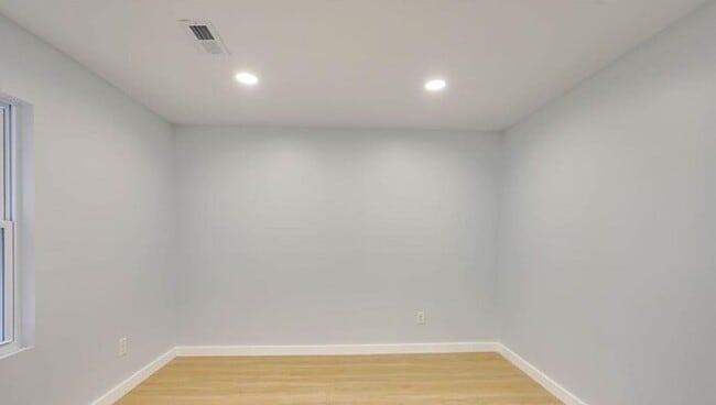 Building Photo - Stunningly Renovated 3BD/1BA Single Family Home in Newton, NC!