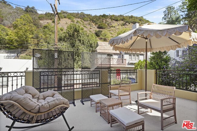 Building Photo - 9842 Portola Dr