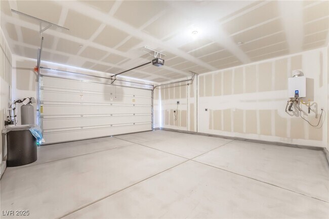 Building Photo - 1027 Gentle Swan