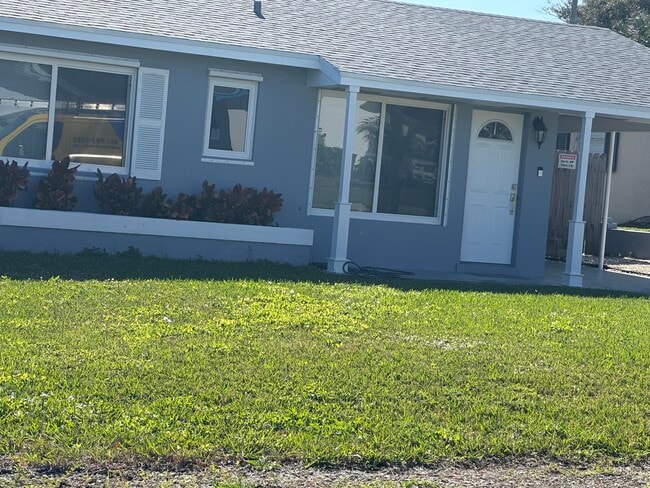 Building Photo - 1092 Florence Rd