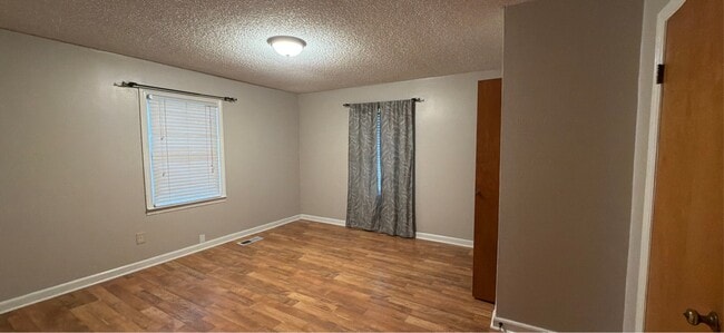 Building Photo - 1204 19th Ave SE