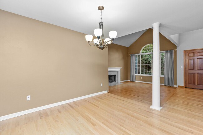 Building Photo - Spacious 4 bed/2.5 bath in Kirkland
