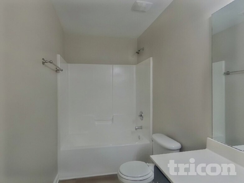 Building Photo - 215 Harrowfield Heights