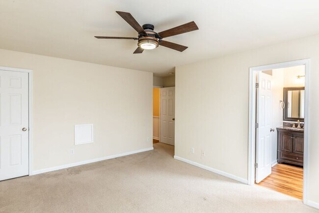 Building Photo - 2455 N Berkshire Rd