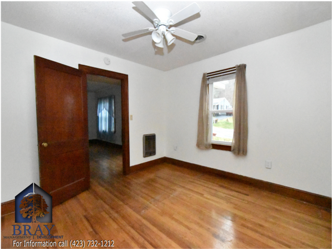 Building Photo - Centrally located charming cottage!