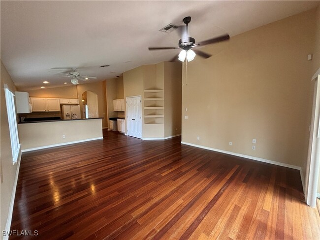 Building Photo - 9200 Middle Oak Dr