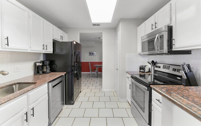 Building Photo - 14434 E Cabana St